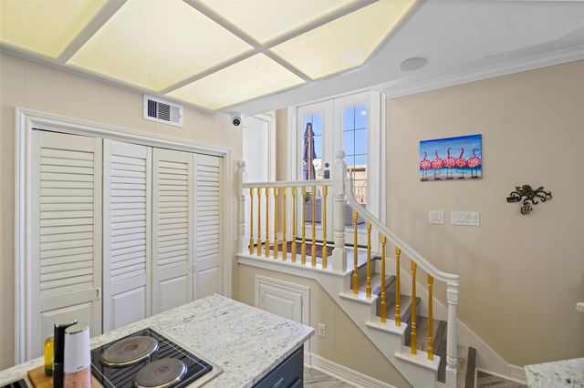 2102 Post Office Street 1, Galveston, TX 77550