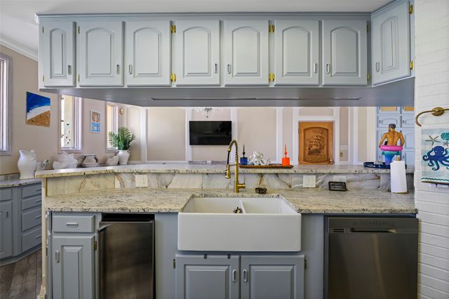 2102 Post Office Street 1, Galveston, TX 77550