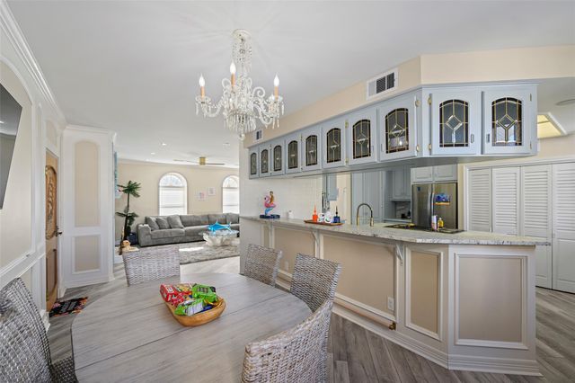 2102 Post Office Street 1, Galveston, TX 77550