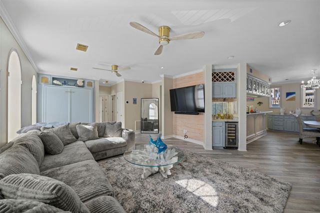 2102 Post Office Street 1, Galveston, TX 77550