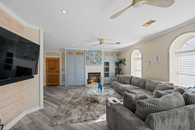 2102 Post Office Street 1, Galveston, TX 77550