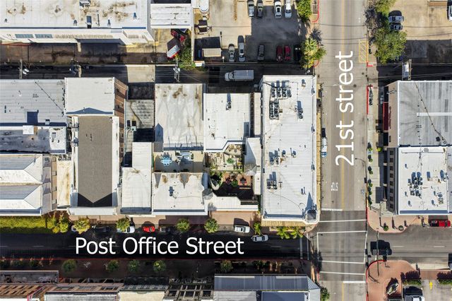 2102 Post Office Street 1, Galveston, TX 77550
