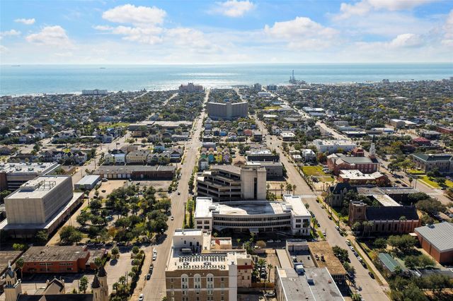 2102 Post Office Street 1, Galveston, TX 77550