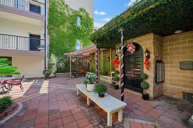 2102 Post Office Street 1, Galveston, TX 77550