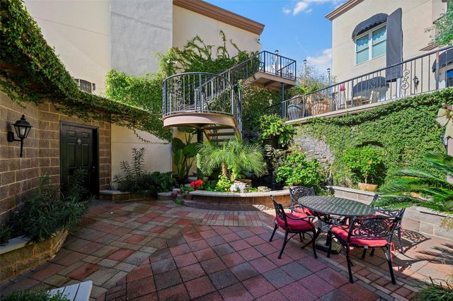 2102 Post Office Street 1, Galveston, TX 77550