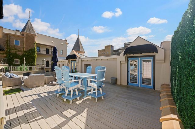 2102 Post Office Street 1, Galveston, TX 77550