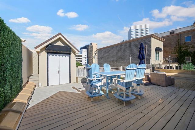 2102 Post Office Street 1, Galveston, TX 77550