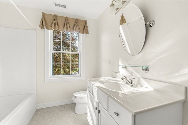 109 Meadow Creek Dr, Dracut, MA 01826