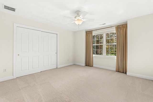 109 Meadow Creek Dr, Dracut, MA 01826