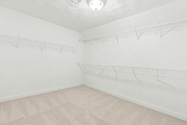 109 Meadow Creek Dr, Dracut, MA 01826