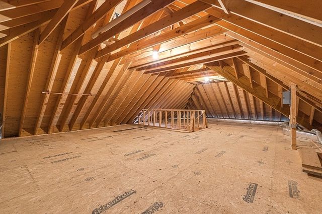 109 Meadow Creek Dr, Dracut, MA 01826