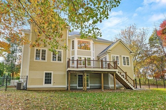 109 Meadow Creek Dr, Dracut, MA 01826