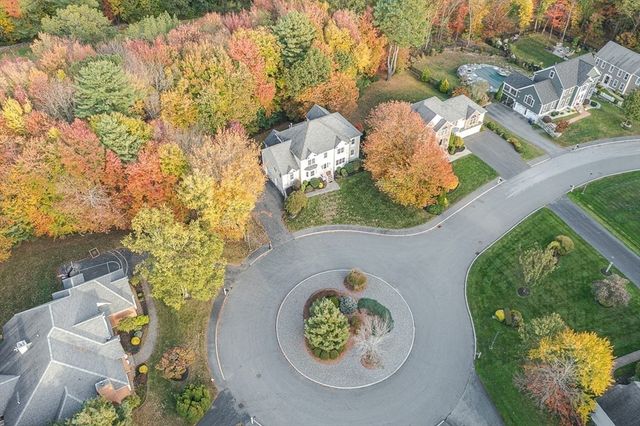 109 Meadow Creek Dr, Dracut, MA 01826