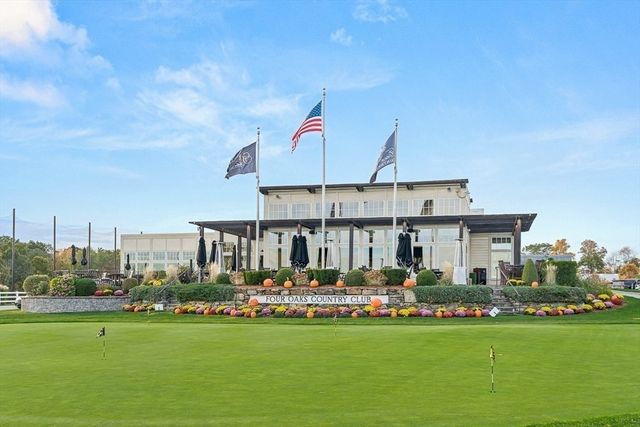 109 Meadow Creek Dr, Dracut, MA 01826