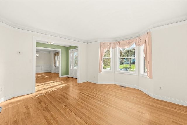 109 Meadow Creek Dr, Dracut, MA 01826