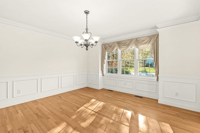 109 Meadow Creek Dr, Dracut, MA 01826