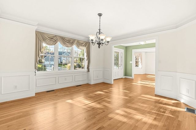 109 Meadow Creek Dr, Dracut, MA 01826