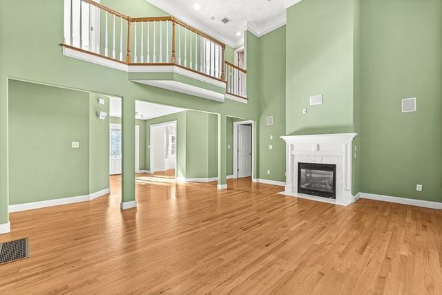 109 Meadow Creek Dr, Dracut, MA 01826