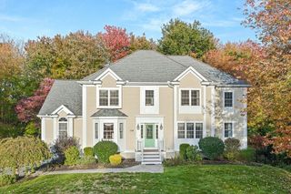 109 Meadow Creek Dr, Dracut, MA 01826