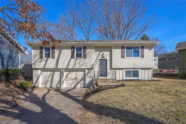 1704 S Taylor Circle, Olathe, KS 66062