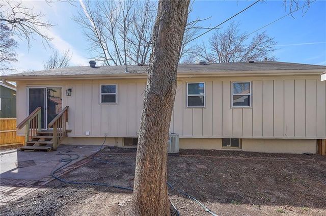 1704 S Taylor Circle, Olathe, KS 66062