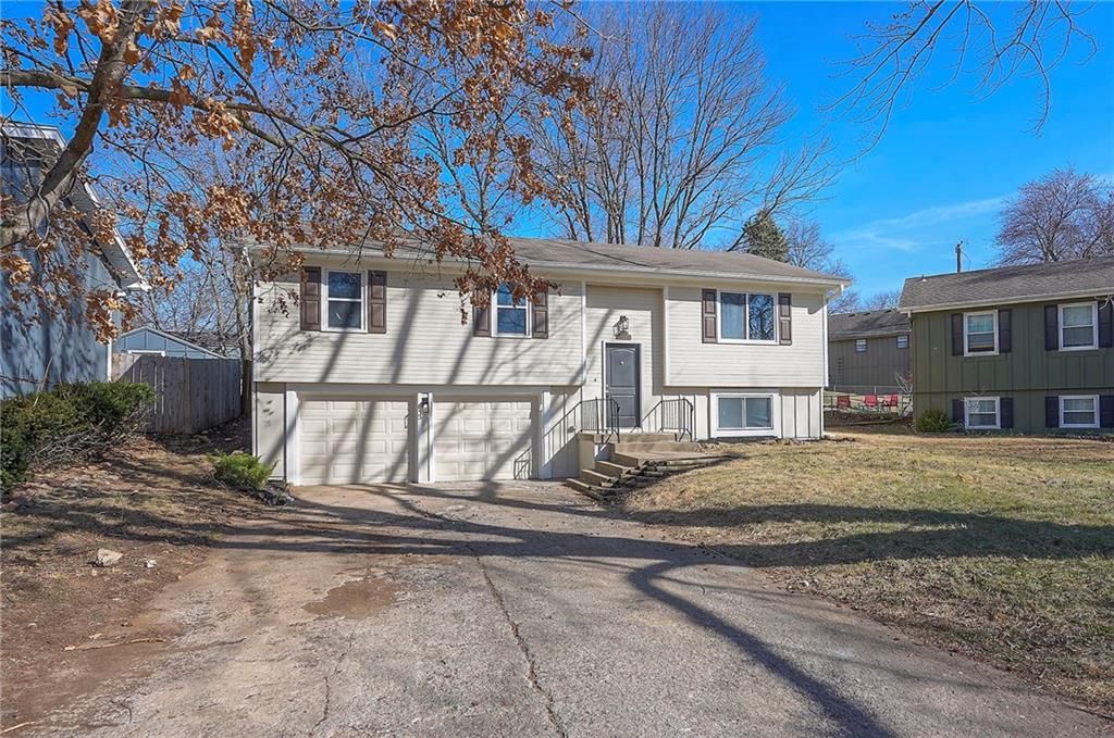 1704 S Taylor Circle, Olathe, KS 66062