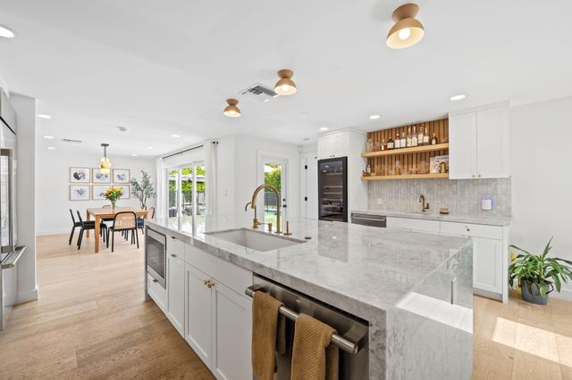 44 FORT ROYAL Isle, Fort Lauderdale, FL 33308