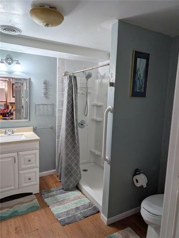 1049 SW TWIN CREEK Drive, Lee's Summit, MO 64081