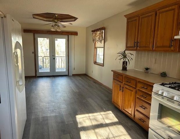 1049 SW TWIN CREEK Drive, Lee's Summit, MO 64081