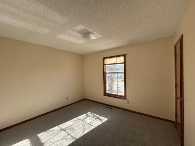 1049 SW TWIN CREEK Drive, Lee's Summit, MO 64081