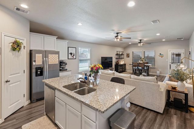 1218 Carnaby, Corpus Christi, TX 78415