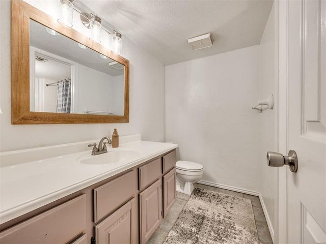3003 River Oaks Drive 204, Norman, OK 73072
