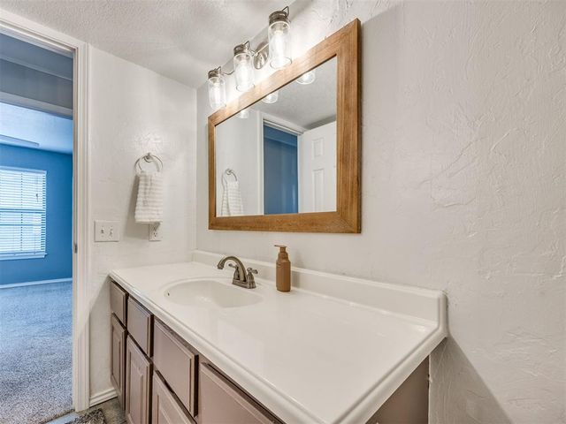 3003 River Oaks Drive 204, Norman, OK 73072