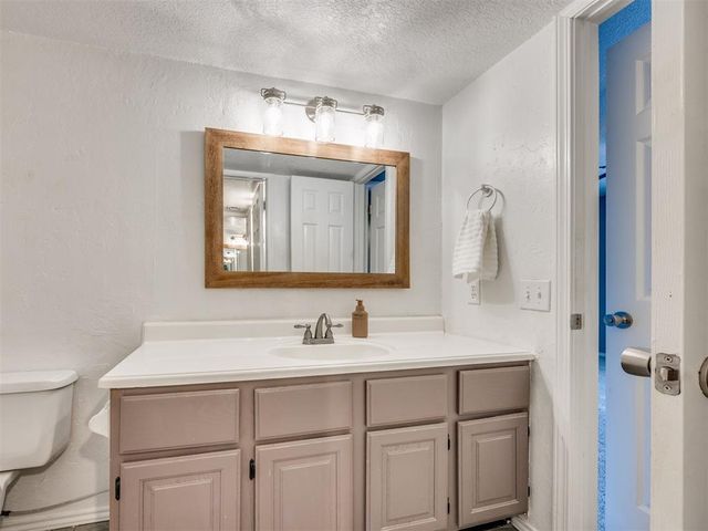 3003 River Oaks Drive 204, Norman, OK 73072