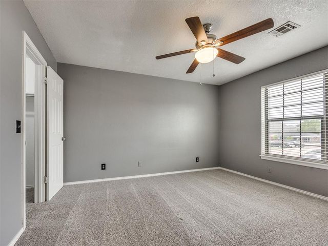 3003 River Oaks Drive 204, Norman, OK 73072