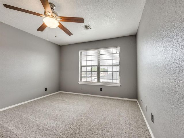 3003 River Oaks Drive 204, Norman, OK 73072