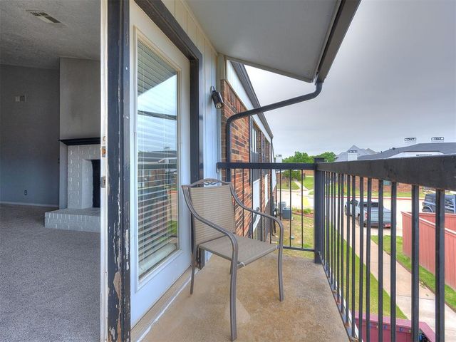 3003 River Oaks Drive 204, Norman, OK 73072