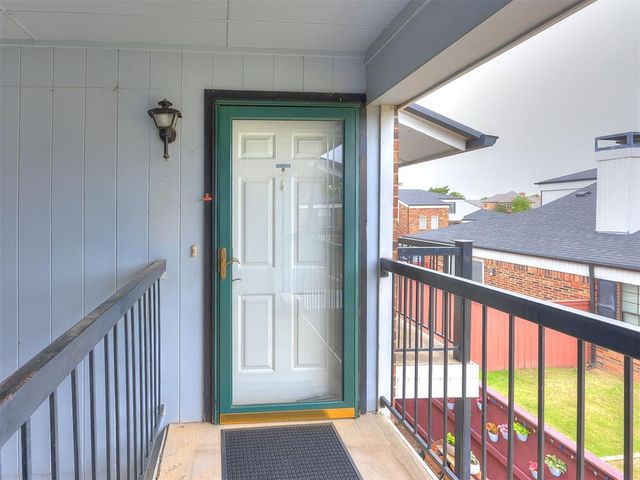 3003 River Oaks Drive 204, Norman, OK 73072