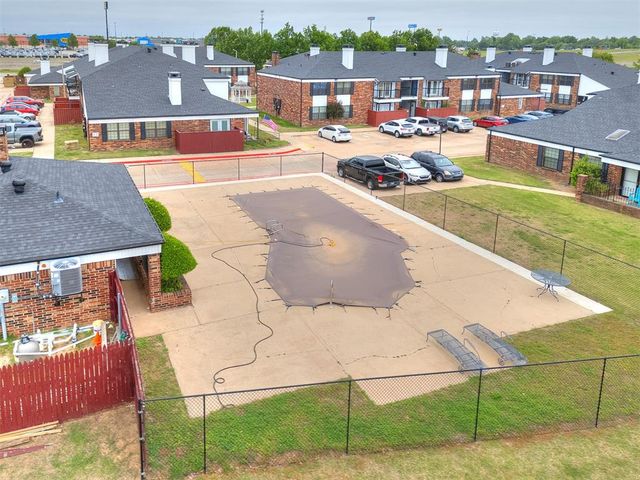 3003 River Oaks Drive 204, Norman, OK 73072