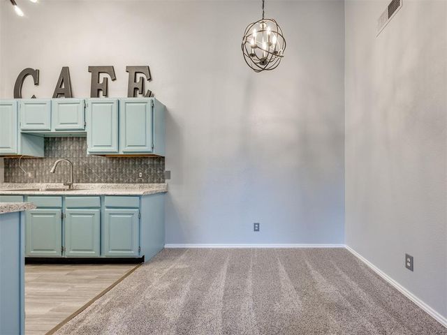 3003 River Oaks Drive 204, Norman, OK 73072