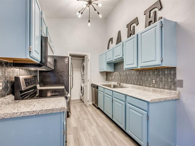 3003 River Oaks Drive 204, Norman, OK 73072