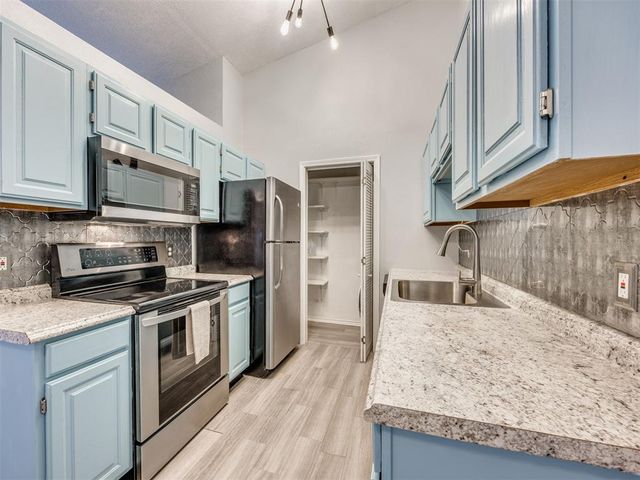 3003 River Oaks Drive 204, Norman, OK 73072