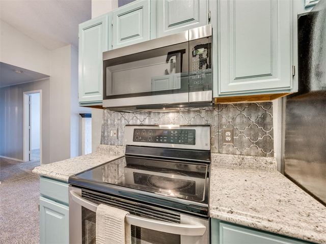 3003 River Oaks Drive 204, Norman, OK 73072