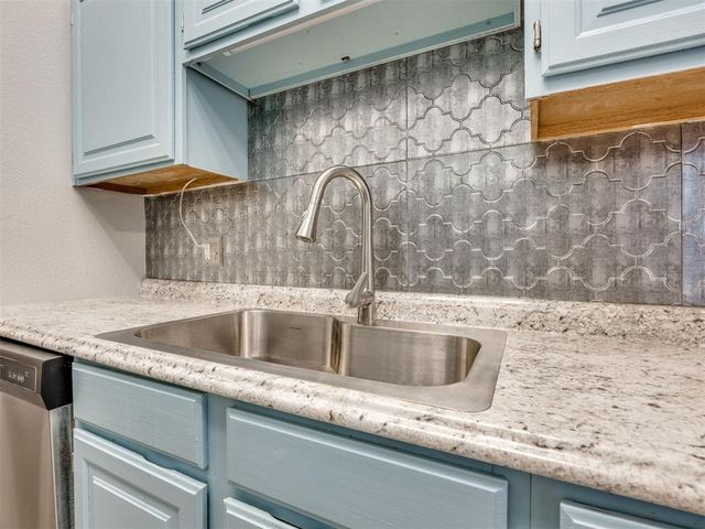 3003 River Oaks Drive 204, Norman, OK 73072
