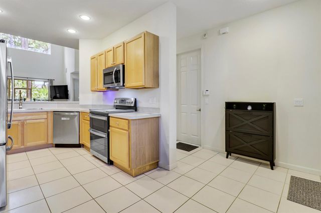 8107 Carnoustie Place, Port St. Lucie, FL 34986