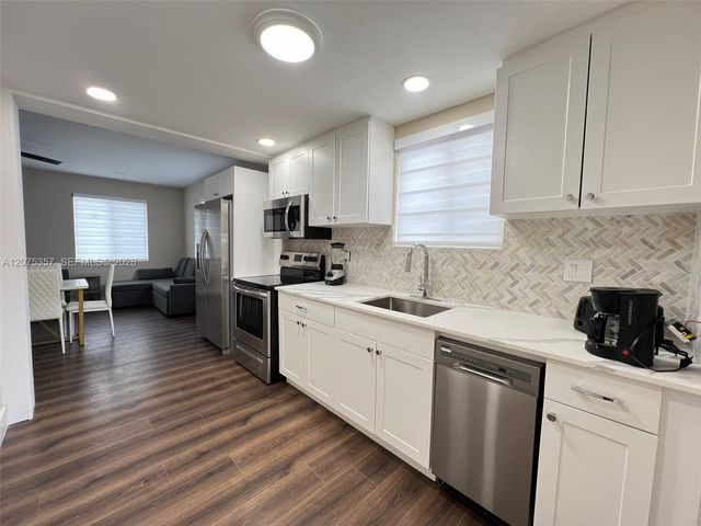 945 79th Terrace 101, Miami Beach, FL 33141