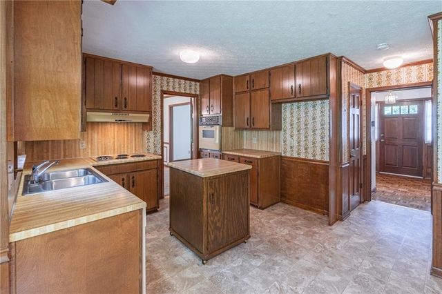4582 Ridgeland Drive SW, Lilburn, GA 30047