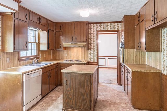 4582 Ridgeland Drive SW, Lilburn, GA 30047