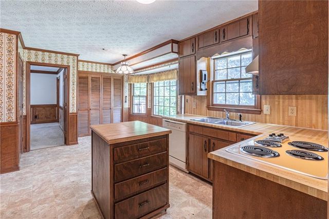 4582 Ridgeland Drive SW, Lilburn, GA 30047