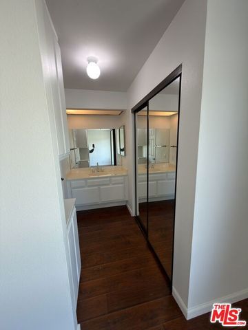 9915 Variel Avenue 18, Chatsworth, CA 91311